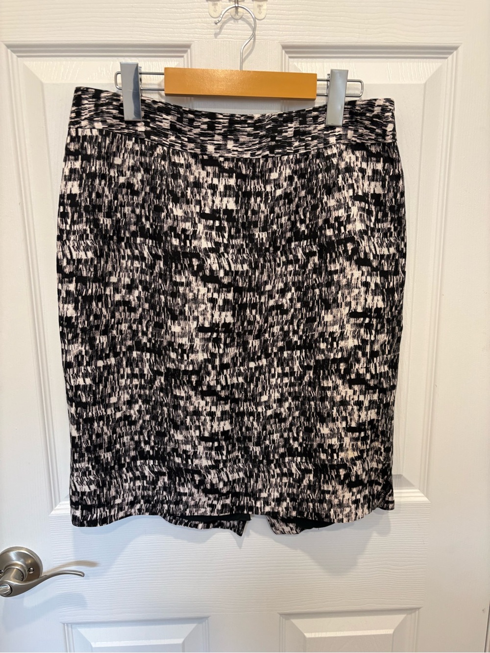 Banana republic Women’s Black and White Printed Pencil Skirt 1216